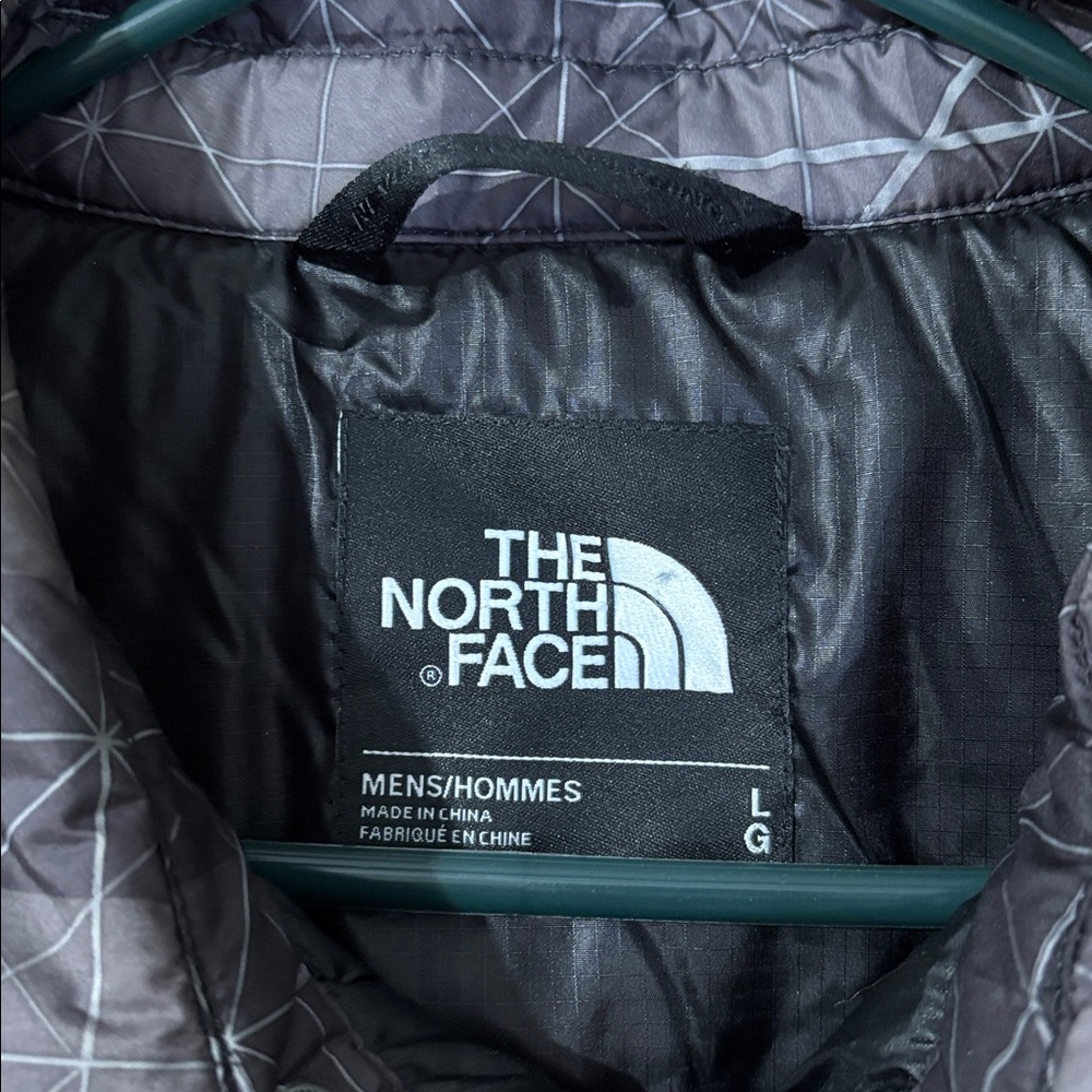 The North Face Men's Black and grey large jacket snaps pockets light weight - Picture 2 of 7
